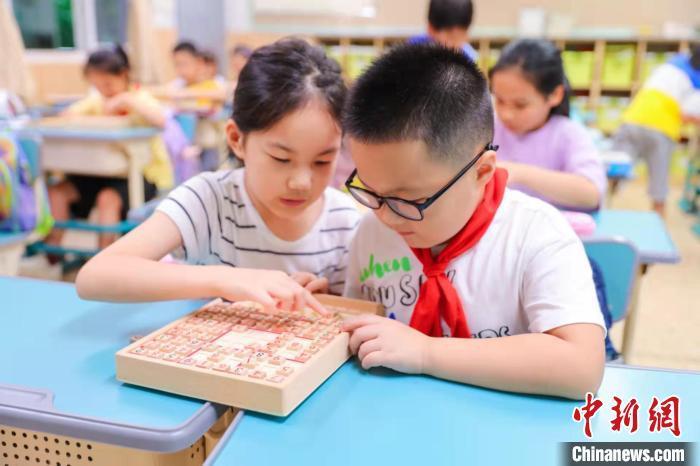 资料图：绍兴越城区塔山中心小学托管拓展服务。 章坚淼 摄